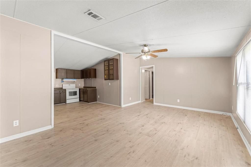 Active With Contract: $240,000 (4 beds, 2 baths, 1296 Square Feet)