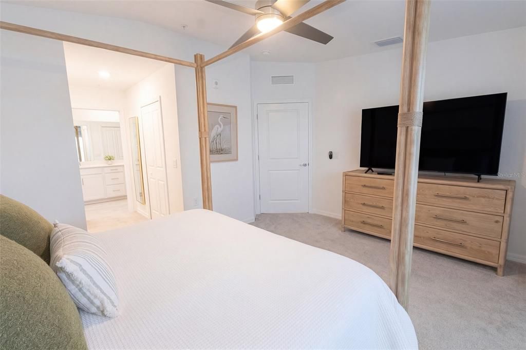 Activo con contrato: $335,000 (2 camas, 2 baños, 1655 Pies cuadrados)