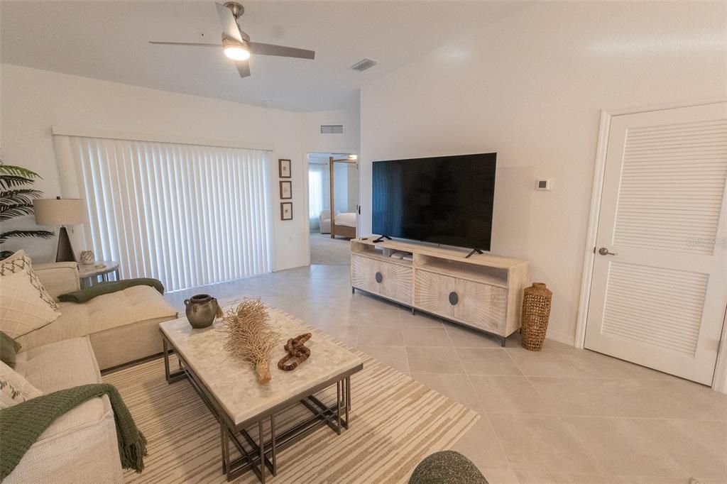 Activo con contrato: $335,000 (2 camas, 2 baños, 1655 Pies cuadrados)