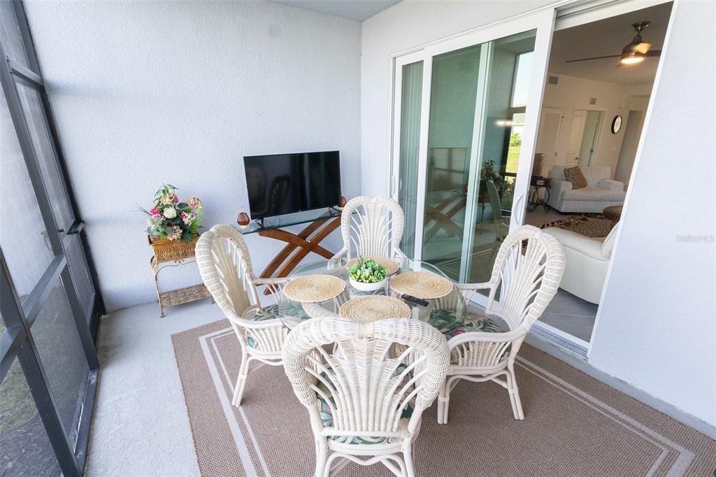 Activo con contrato: $335,000 (2 camas, 2 baños, 1655 Pies cuadrados)