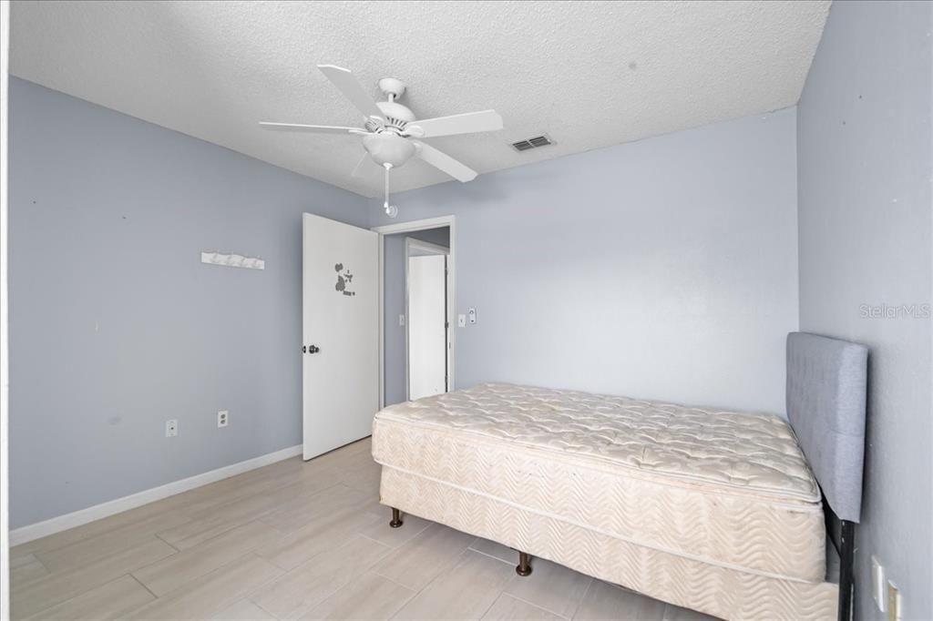 Active With Contract: $169,900 (3 beds, 3 baths, 1198 Square Feet)