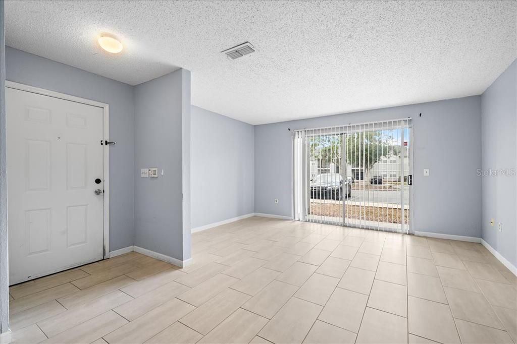 Active With Contract: $169,900 (3 beds, 3 baths, 1198 Square Feet)