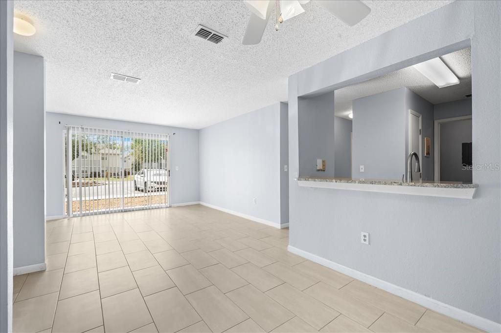 Active With Contract: $169,900 (3 beds, 3 baths, 1198 Square Feet)
