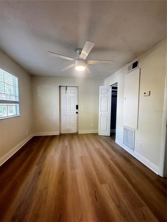 Activo con contrato: $2,300 (3 camas, 2 baños, 1095 Pies cuadrados)