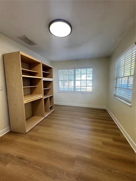 Activo con contrato: $2,300 (3 camas, 2 baños, 1095 Pies cuadrados)