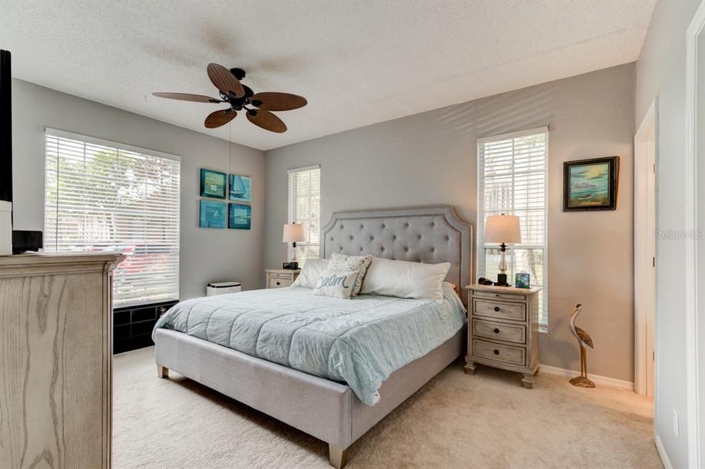 For Sale: $199,900 (2 beds, 2 baths, 1000 Square Feet)