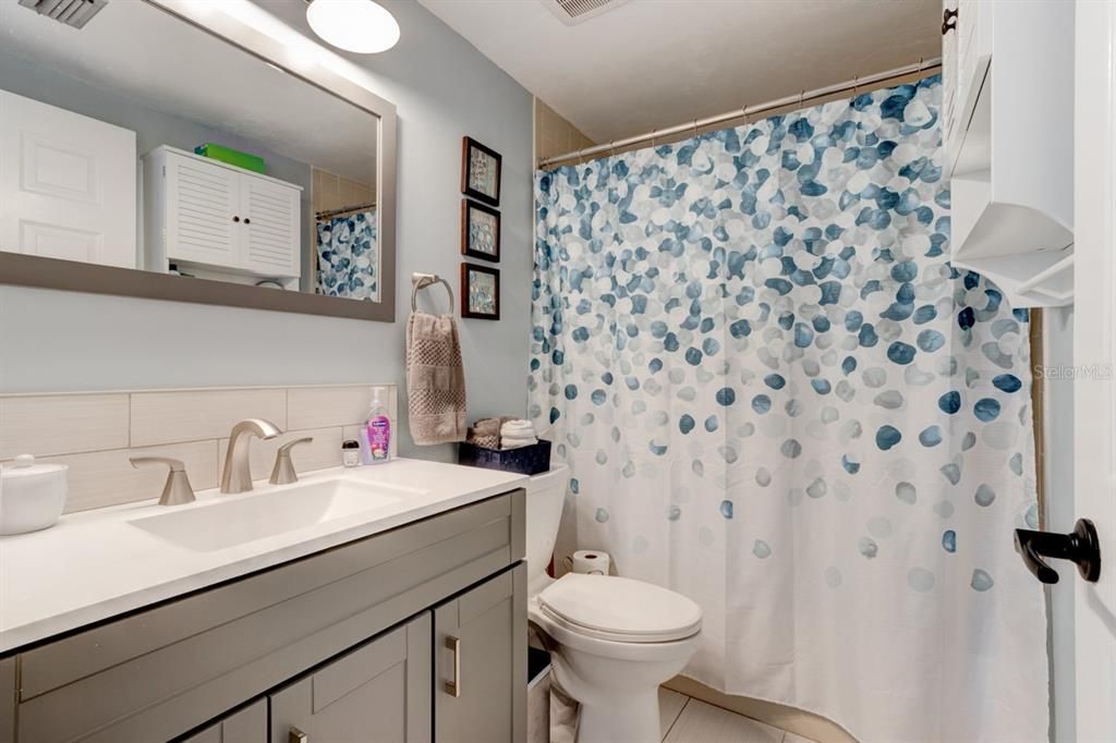 For Sale: $199,900 (2 beds, 2 baths, 1000 Square Feet)