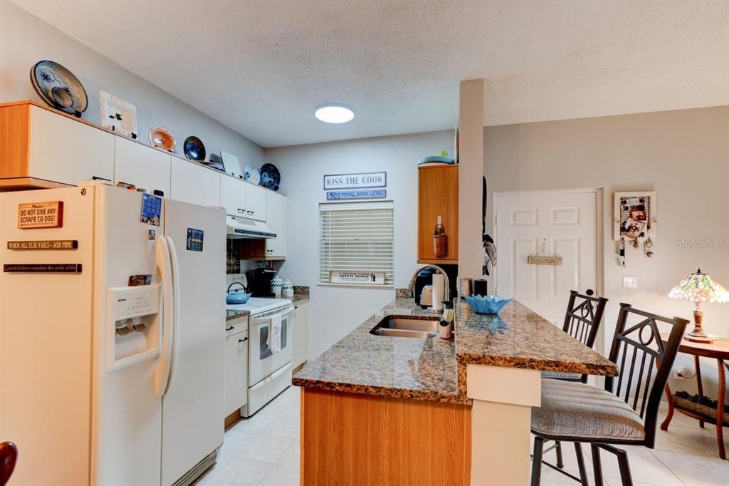 For Sale: $199,900 (2 beds, 2 baths, 1000 Square Feet)