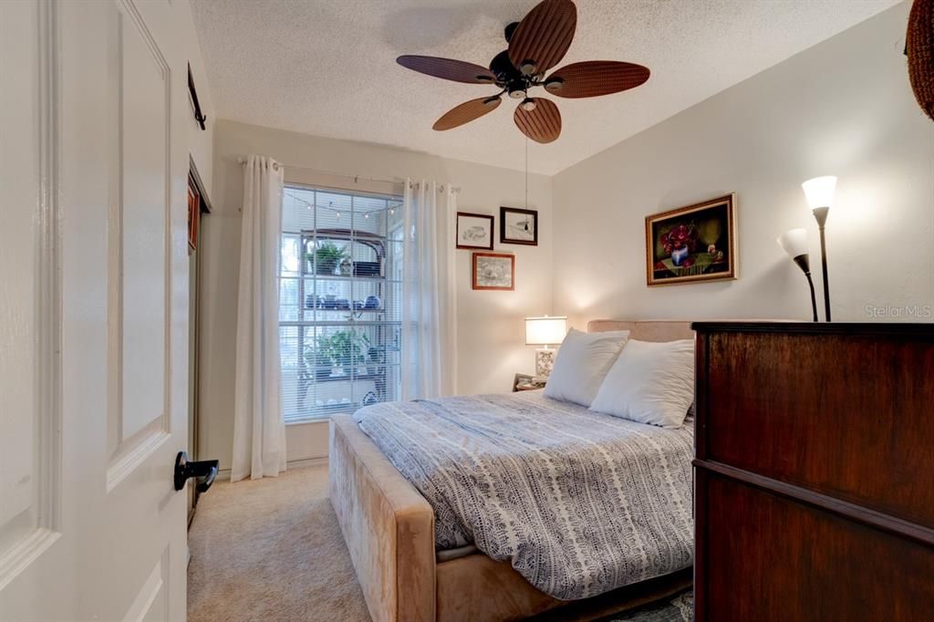 For Sale: $199,900 (2 beds, 2 baths, 1000 Square Feet)