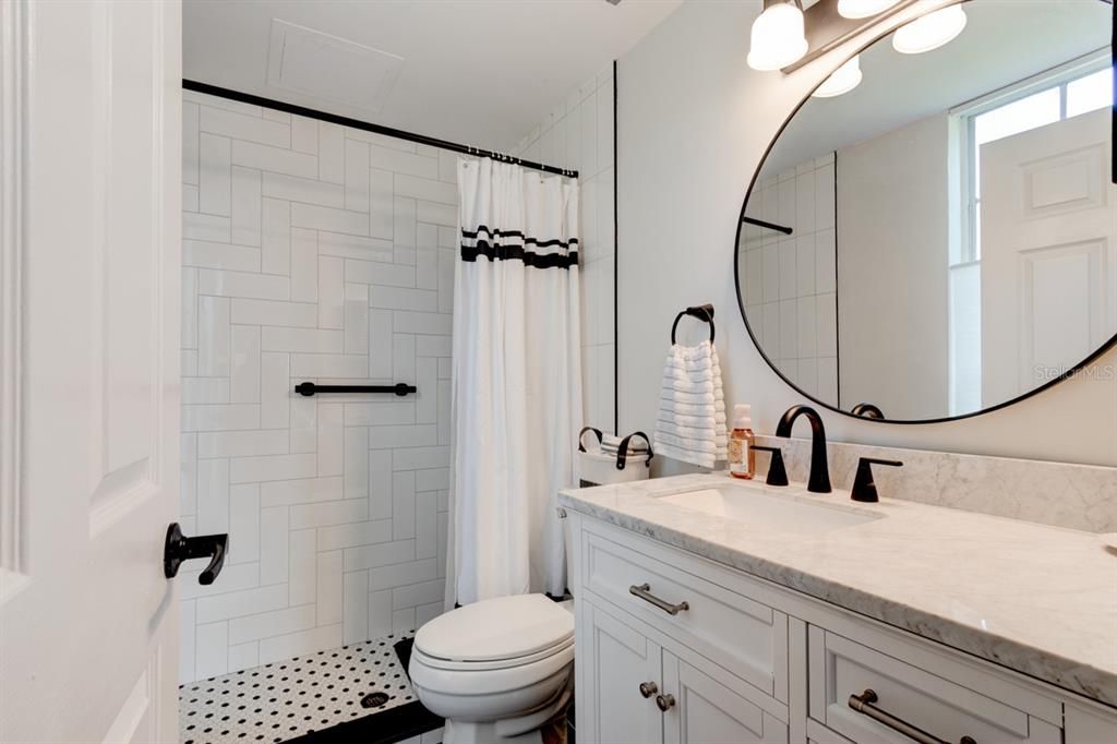 For Sale: $199,900 (2 beds, 2 baths, 1000 Square Feet)