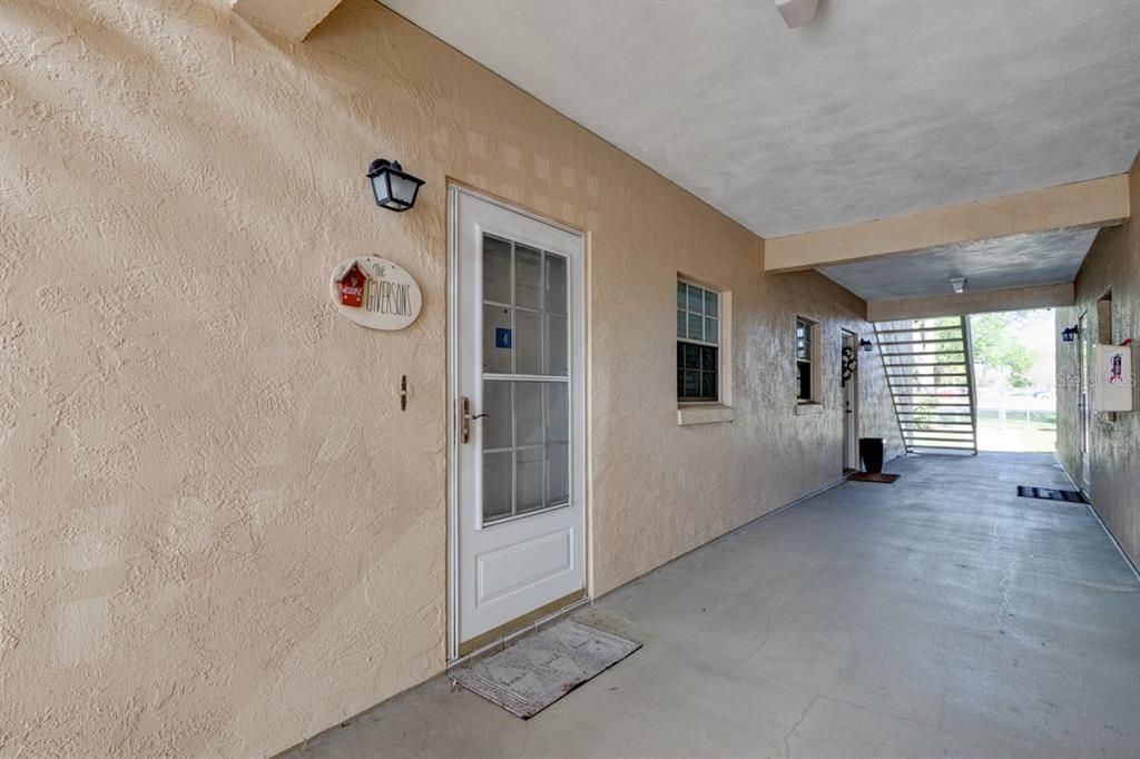 For Sale: $199,900 (2 beds, 2 baths, 1000 Square Feet)