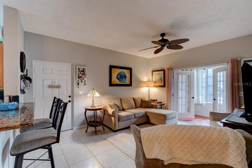 For Sale: $199,900 (2 beds, 2 baths, 1000 Square Feet)