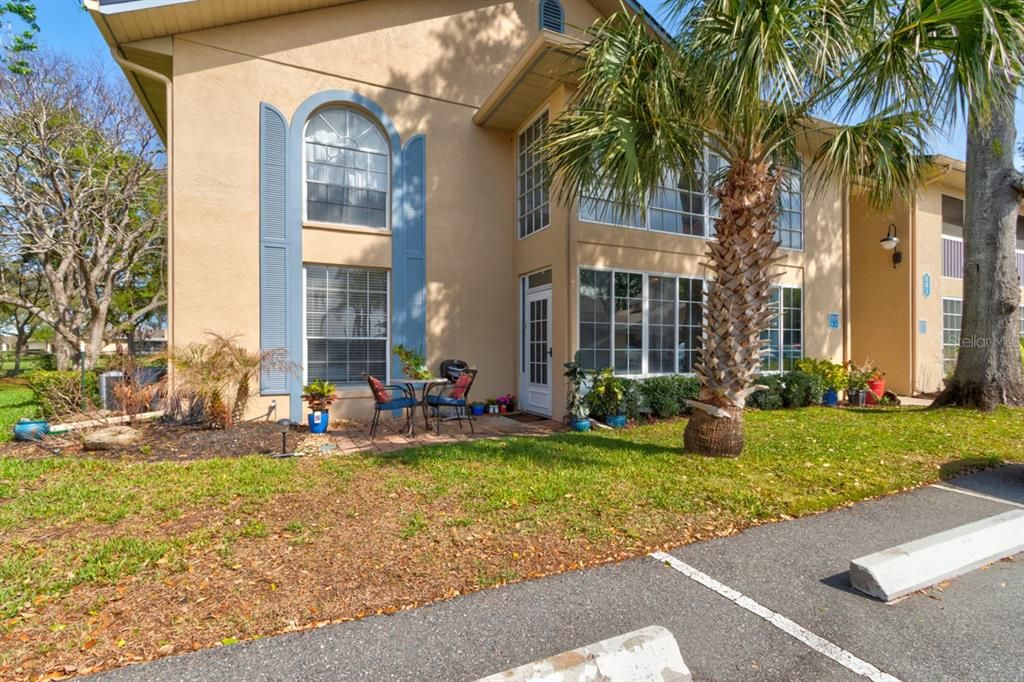 For Sale: $199,900 (2 beds, 2 baths, 1000 Square Feet)