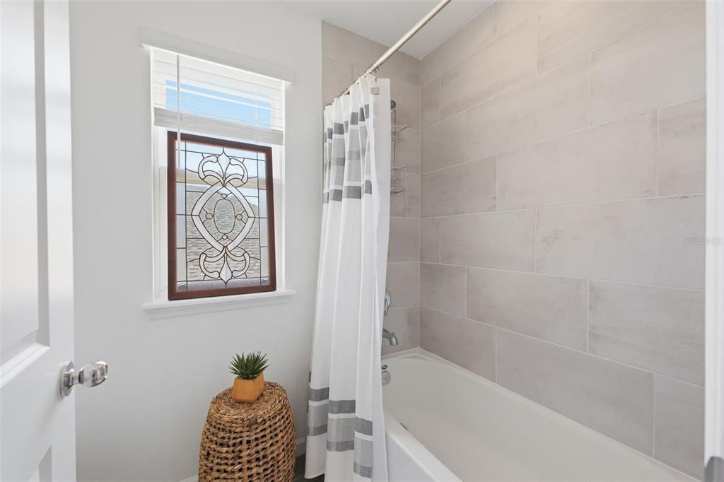 En Venta: $450,000 (4 camas, 3 baños, 2265 Pies cuadrados)