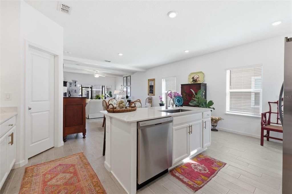 En Venta: $450,000 (4 camas, 3 baños, 2265 Pies cuadrados)