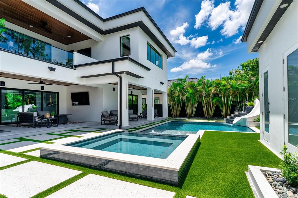 На продажу: $3,995,000 (6 спален, 5 ванн, 5000 Квадратных фут)