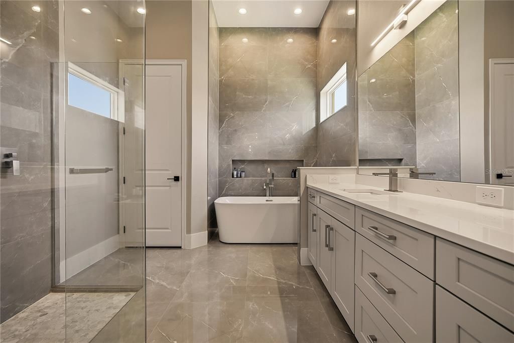 En Venta: $2,000,000 (6 camas, 5 baños, 5524 Pies cuadrados)