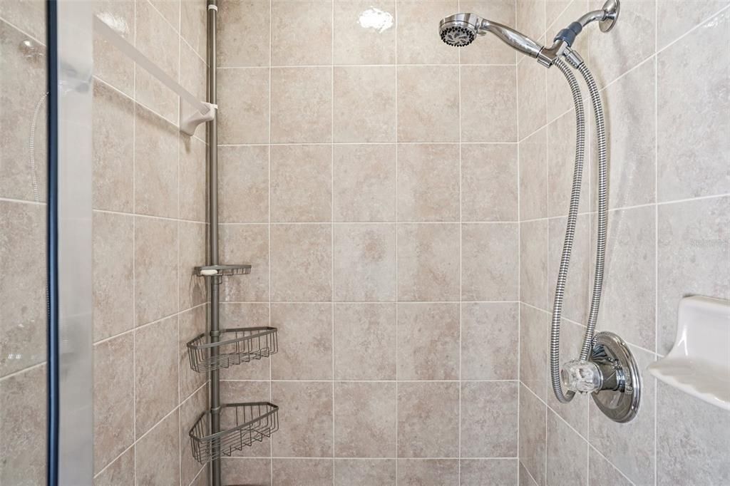 Activo con contrato: $600,000 (4 camas, 3 baños, 2649 Pies cuadrados)