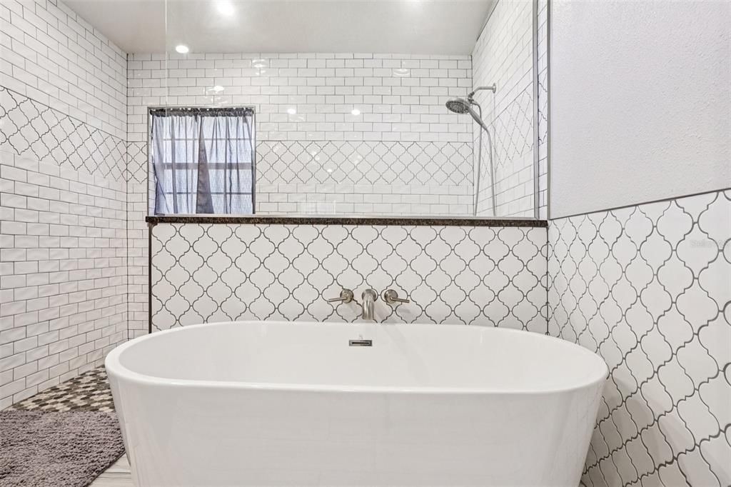 Activo con contrato: $600,000 (4 camas, 3 baños, 2649 Pies cuadrados)