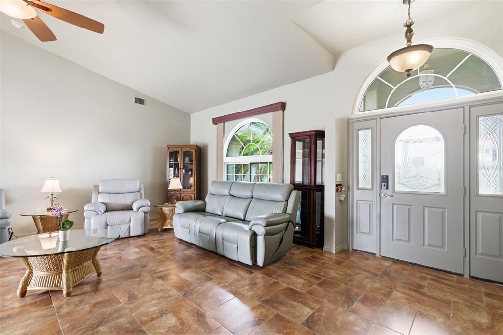 Activo con contrato: $565,000 (3 camas, 2 baños, 1779 Pies cuadrados)