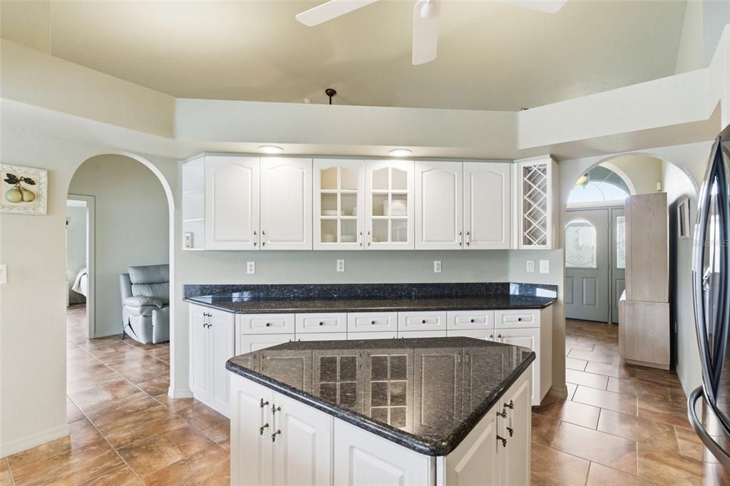 Activo con contrato: $565,000 (3 camas, 2 baños, 1779 Pies cuadrados)