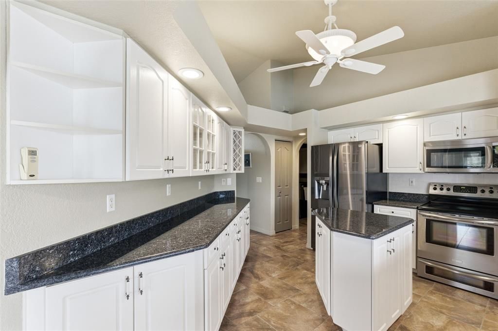 Activo con contrato: $565,000 (3 camas, 2 baños, 1779 Pies cuadrados)