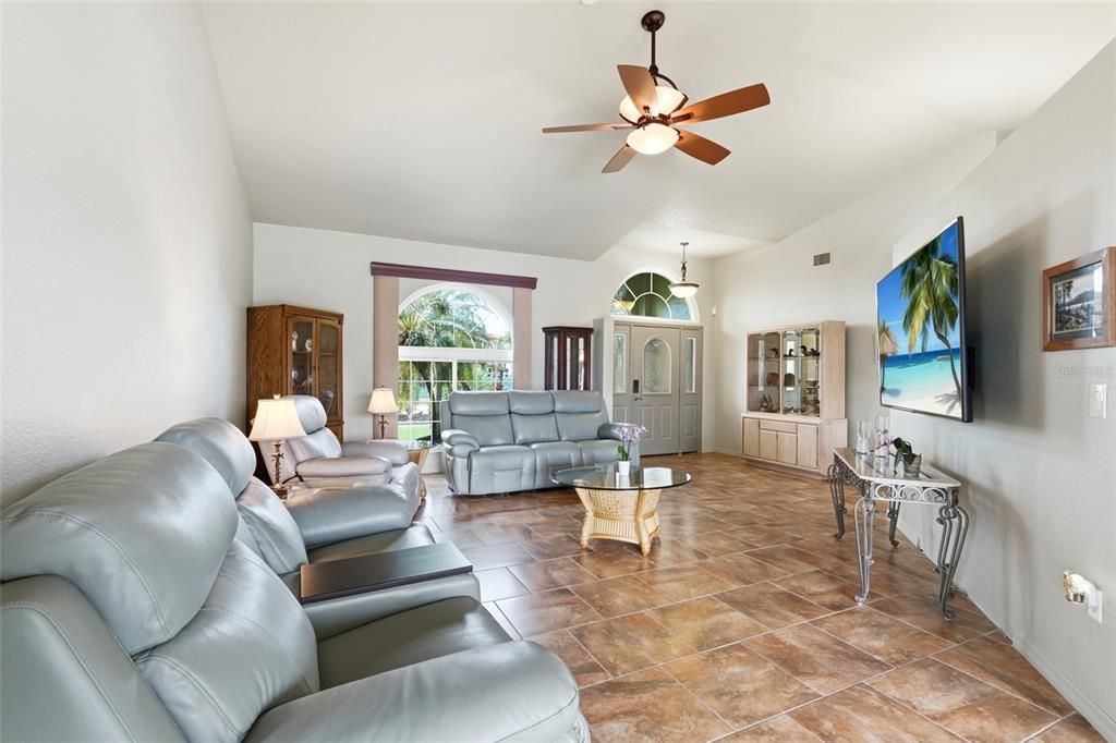 Activo con contrato: $565,000 (3 camas, 2 baños, 1779 Pies cuadrados)