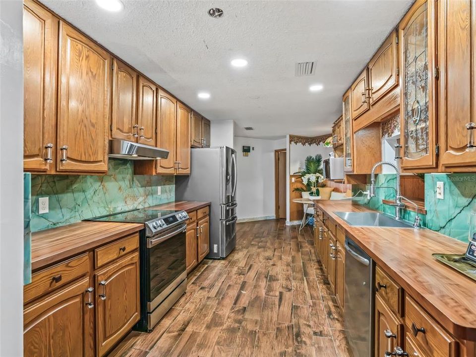 For Sale: $790,000 (3 beds, 2 baths, 2368 Square Feet)