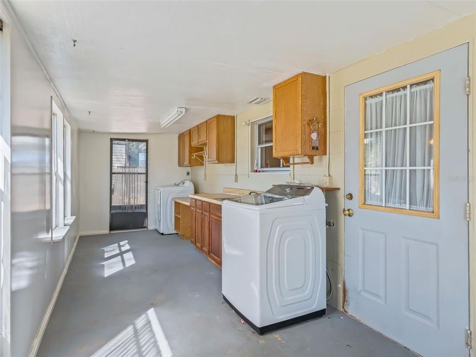 For Sale: $790,000 (3 beds, 2 baths, 2368 Square Feet)