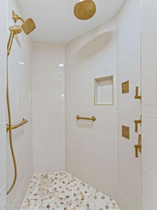 For Sale: $790,000 (3 beds, 2 baths, 2368 Square Feet)