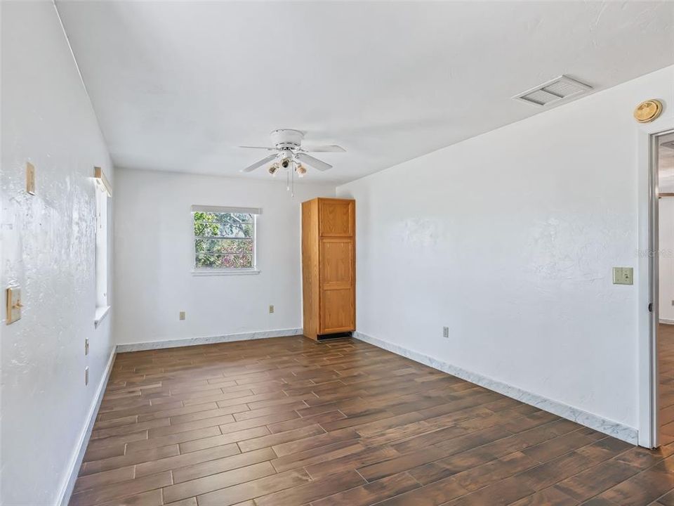 For Sale: $790,000 (3 beds, 2 baths, 2368 Square Feet)