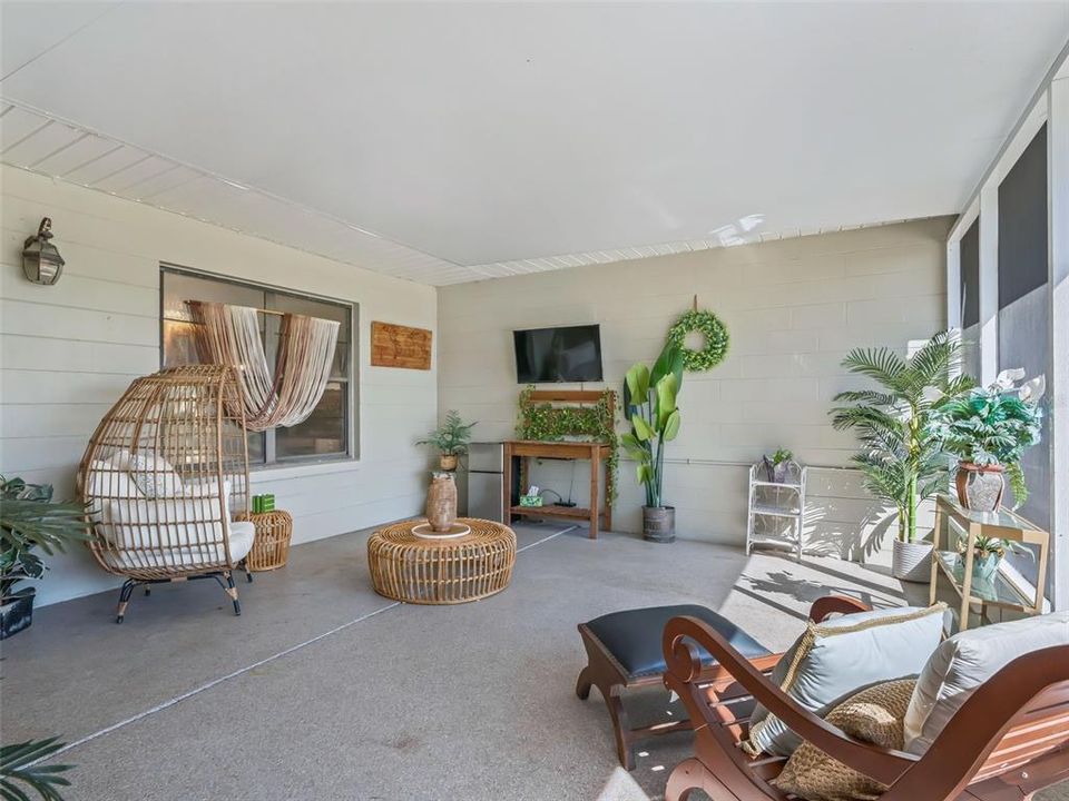 For Sale: $790,000 (3 beds, 2 baths, 2368 Square Feet)