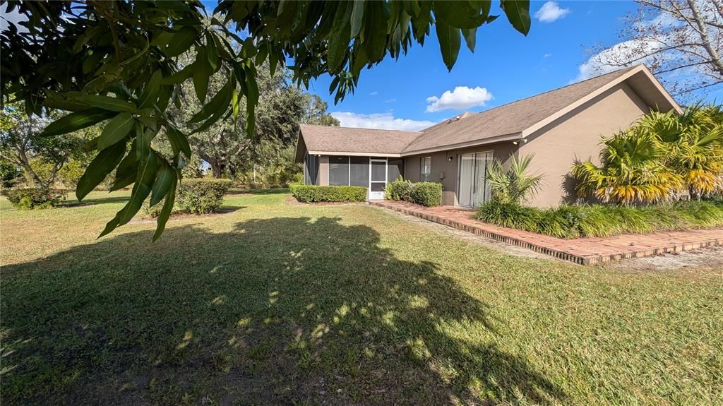 For Rent: $1,999 (3 beds, 2 baths, 1899 Square Feet)