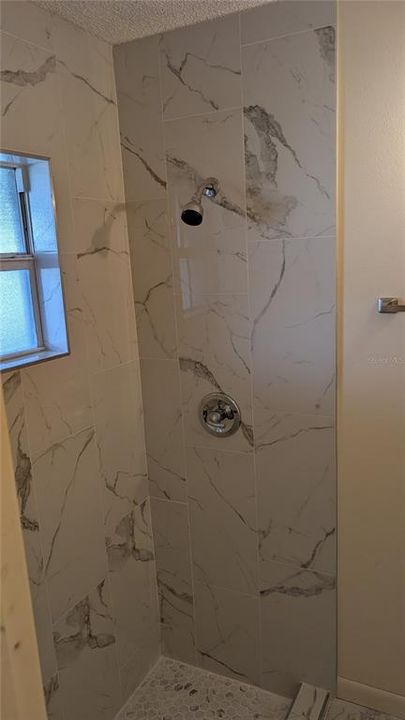 For Rent: $1,999 (3 beds, 2 baths, 1899 Square Feet)