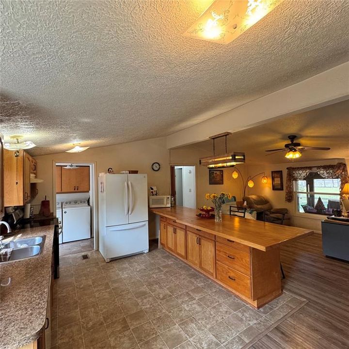 En Venta: $379,000 (2 camas, 2 baños, 1152 Pies cuadrados)