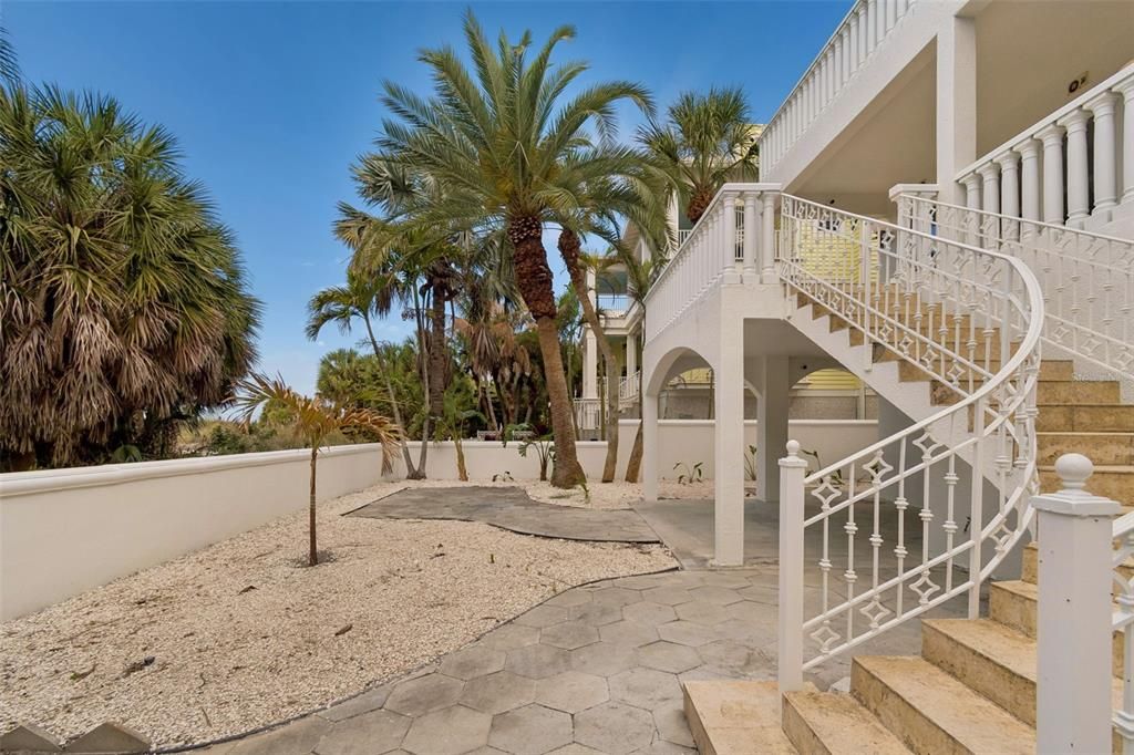 For Sale: $8,400,000 (6 beds, 4 baths, 6026 Square Feet)