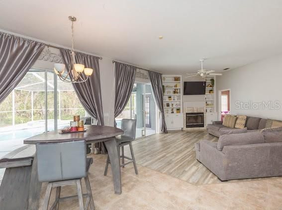 Activo con contrato: $545,000 (4 camas, 3 baños, 2246 Pies cuadrados)