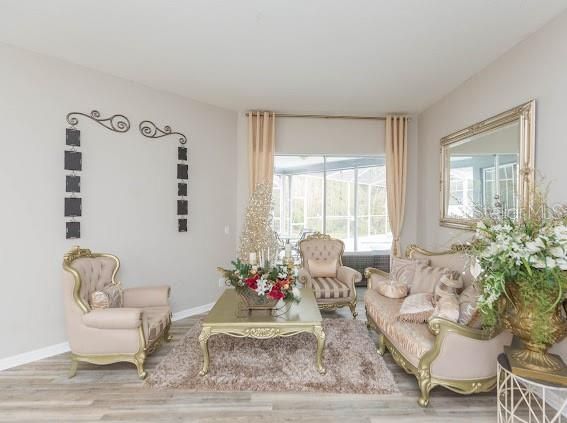Activo con contrato: $545,000 (4 camas, 3 baños, 2246 Pies cuadrados)