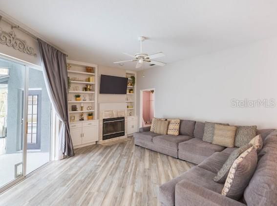 Activo con contrato: $545,000 (4 camas, 3 baños, 2246 Pies cuadrados)