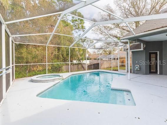 Activo con contrato: $545,000 (4 camas, 3 baños, 2246 Pies cuadrados)