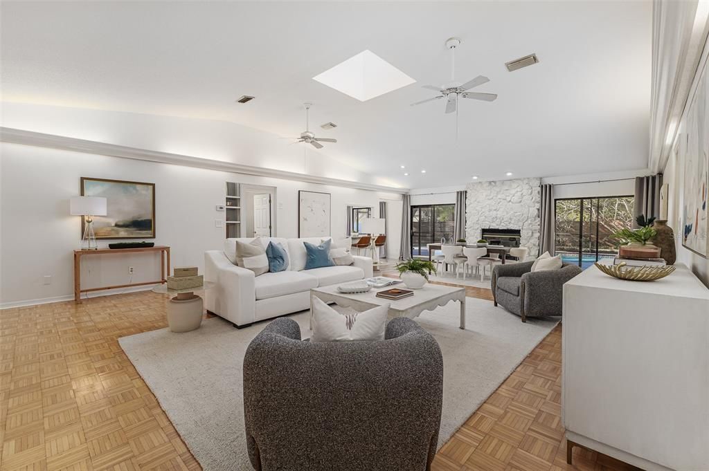 Activo con contrato: $515,000 (3 camas, 3 baños, 2149 Pies cuadrados)