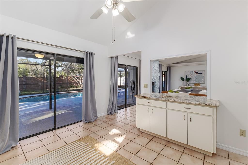 Activo con contrato: $515,000 (3 camas, 3 baños, 2149 Pies cuadrados)