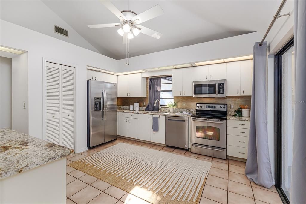 Activo con contrato: $515,000 (3 camas, 3 baños, 2149 Pies cuadrados)