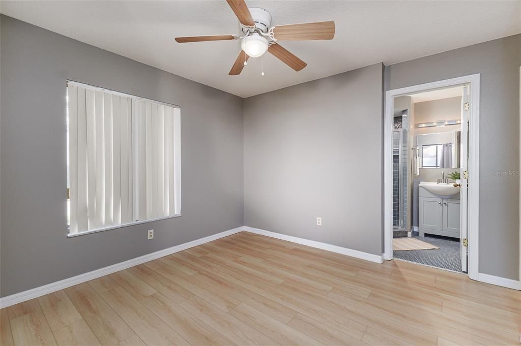 Activo con contrato: $515,000 (3 camas, 3 baños, 2149 Pies cuadrados)