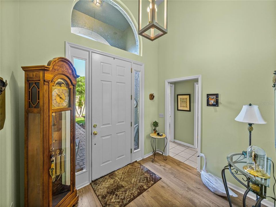 На продажу: $349,900 (3 спален, 2 ванн, 1816 Квадратных фут)