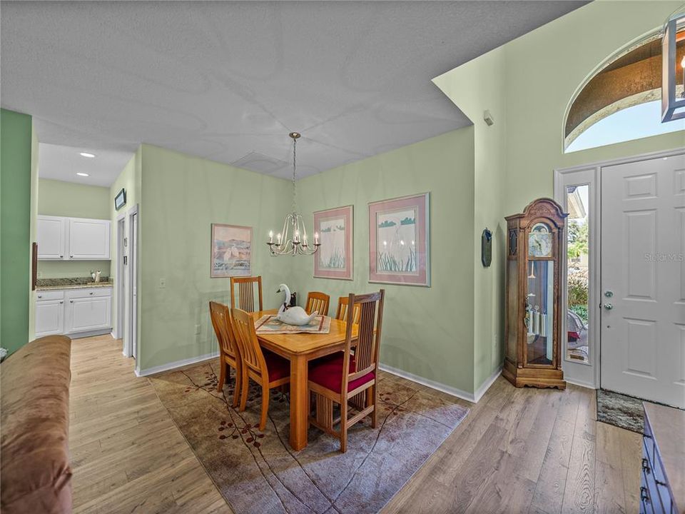 На продажу: $349,900 (3 спален, 2 ванн, 1816 Квадратных фут)