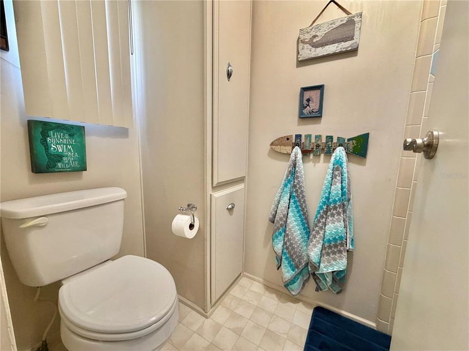 На продажу: $139,900 (2 спален, 2 ванн, 1236 Квадратных фут)