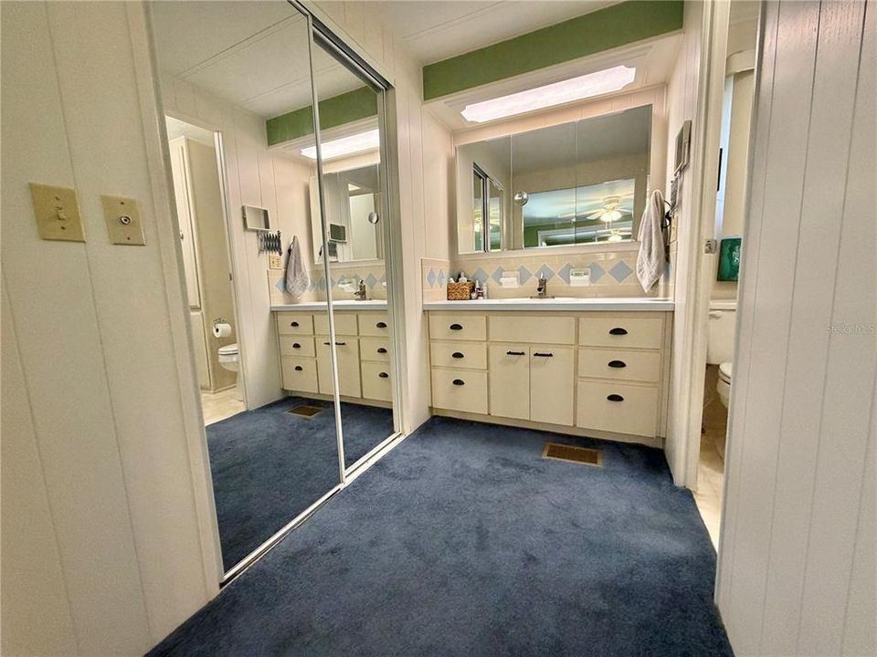 На продажу: $139,900 (2 спален, 2 ванн, 1236 Квадратных фут)