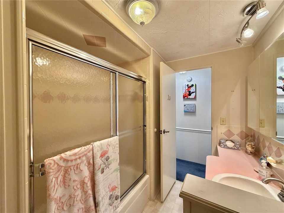 На продажу: $139,900 (2 спален, 2 ванн, 1236 Квадратных фут)