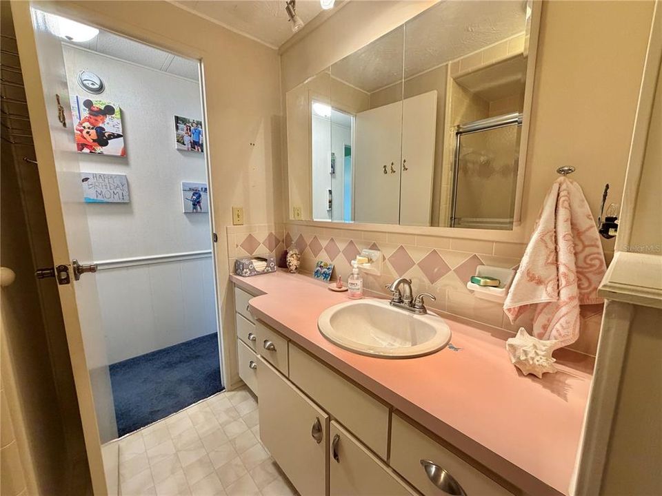 На продажу: $139,900 (2 спален, 2 ванн, 1236 Квадратных фут)